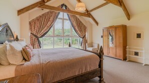 12 bedrooms, desk, iron/ironing board, travel crib - The Hickory -  a joint property with 2 hot tubs, Forest of Dean (Forest of Dean)