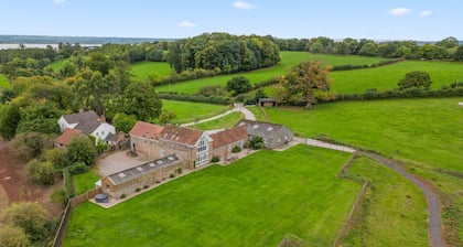 The Hickory - a joint property with 2 hot tubs, Forest of Dean
