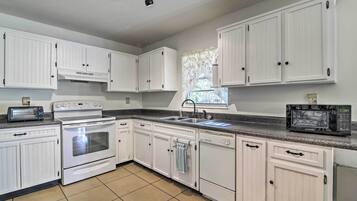 Cottage (3 Bedrooms) | Interior