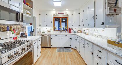 Pet-friendly Franklinville Farmhouse w/ Sunroom!