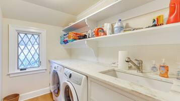 Rumah (Multiple Bedrooms) | Interior