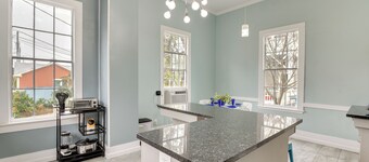 Galveston Getaway w/ Patio Near Porretto Beach!