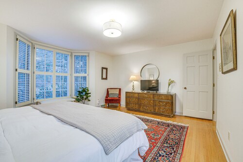 Lakefront Raleigh Home w/ Deck: 12 Mi to Downtown!