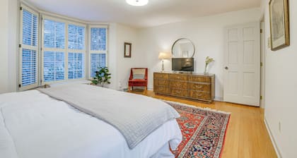 Lakefront Raleigh Home w/ Deck: 12 Mi to Downtown!