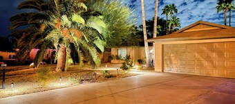 Pool & Putting Green: Central Scottsdale Home!