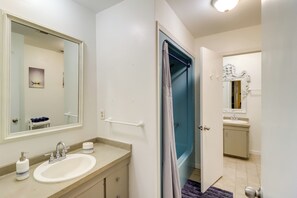 House (3 Bedrooms) | Interior - Lake Days & Golf Outings: Summerfield Group Escape (Summerfield)