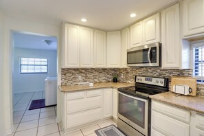 House (3 Bedrooms) | Interior - Lake Days & Golf Outings: Summerfield Group Escape (Summerfield)