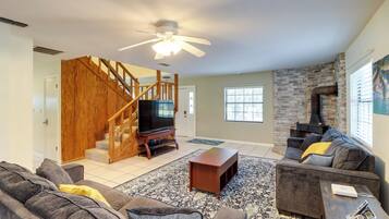 House (3 Bedrooms) | Front of property