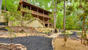 Property grounds - Luxurious Mountain Cabin w/ Chestatee River Access (Cleveland)