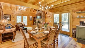 Dining - Luxurious Mountain Cabin w/ Chestatee River Access (Cleveland)