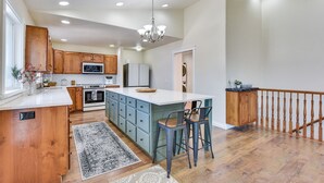 Microwave, oven, stovetop, dishwasher - Layton Home w/ Pool + Hot Tub, 23 Mi to Snowbasin! (Layton)