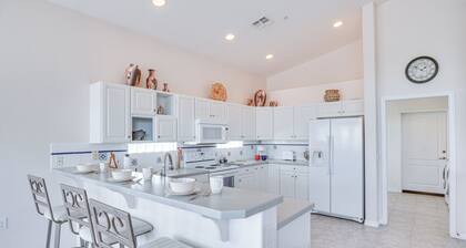 Green Valley Getaway Near Golfing: Pool Access!