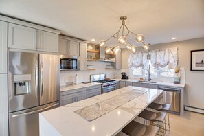 House (5 Bedrooms) | Interior