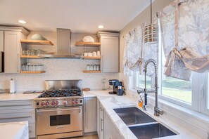 House (5 Bedrooms) | Interior