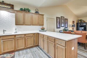Apartment (2 Bedrooms) | Interior - Branson Condo: Private Balcony, 1 Mi to Strip! (Branson)