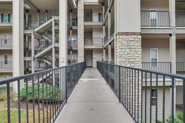 Interior - Branson Condo: Private Balcony, 1 Mi to Strip! (Branson)