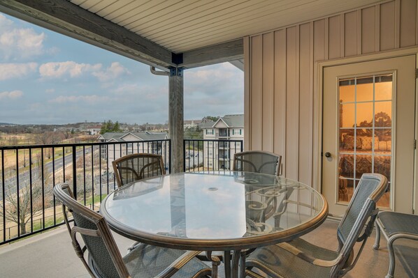 Apartment (2 Bedrooms) | Interior - Branson Condo: Private Balcony, 1 Mi to Strip! (Branson)
