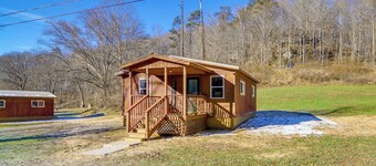 Peaceful Beattyville Cabin Near Red River Gorge!