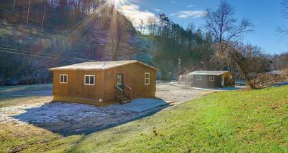 Peaceful Beattyville Cabin Near Red River Gorge!