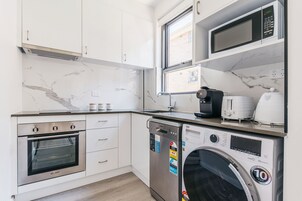 标准公寓 | 私人厨房 | 大冰箱、微波炉、烤箱、炉灶