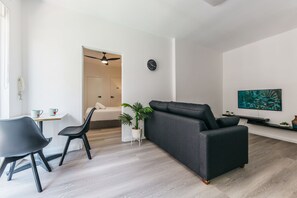 Standard Apartment | Living area | 43-inch Smart TV with digital channels - Grace At Mosman - Service Apartments (Mosman)