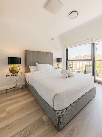 Cortinas blackout, tabla de planchar con plancha y wifi gratis . Grace At Mosman - Service Apartments