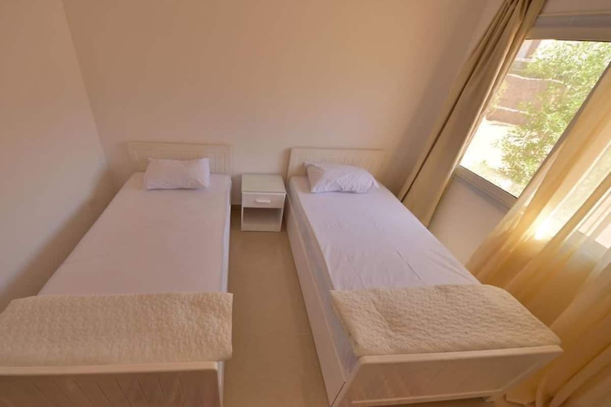 Habitación básica | Sábanas de algodón egipcio, ropa de cama de alta calidad, ropa de cama