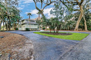 Property grounds - 4 Bedroom Near Ocean Palmetto Dunes Home w/ a Private Pool FREE Seasonal Heat (Hilton Head Island)