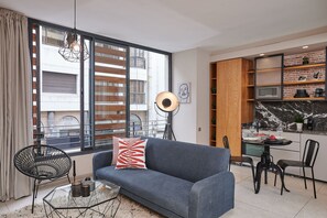 舒適公寓 | 起居區 | 平面電視