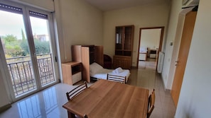 In-room safe, desk, laptop workspace, free WiFi