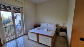 In-room safe, desk, laptop workspace, free WiFi - AH Roma (Rome)