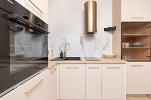 Studio, bếp | Bếp riêng | Máy rửa bát, d��ụng cụ nấu nướng/bát dĩa/dao nĩa 