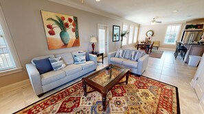 Casa, varias habitaciones | Zona de estar