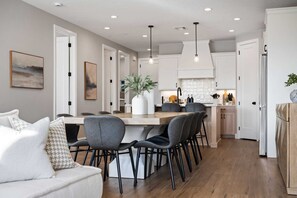 Townhome, 5 Bedrooms | Dining