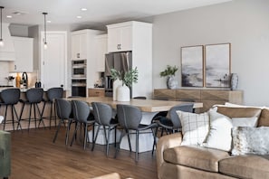 Townhome, 5 Bedrooms | Dining