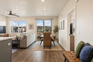 Condo, 2 Bedrooms | Living area