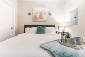 1 bedroom, desk, free WiFi, bed sheets - Fast WiFi, King Bed, Gym w/ Free Parking (Huntsville)