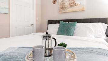 1 bedroom, desk, free WiFi, bed sheets