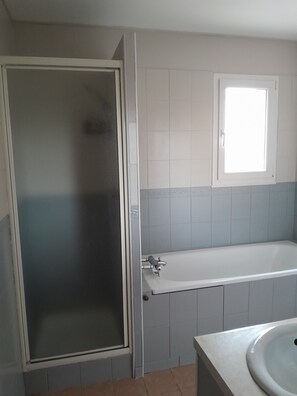 Shower, hair dryer, towels, toilet paper