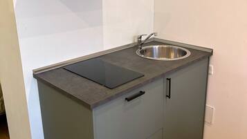 KĂŒhlschrank, Mikrowelle, Ofen, Herdplatte