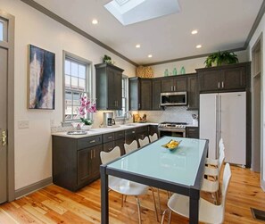 Fridge, microwave, oven, stovetop - Rare 4BR Savannah Retreat | Shared Pool & DT Steps (Savannah)