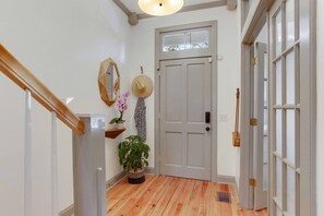 Interior - Rare 4BR Savannah Retreat | Shared Pool & DT Steps (Savannah)