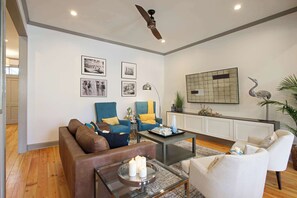 TV, offices - Rare 4BR Savannah Retreat | Shared Pool & DT Steps (Savannah)