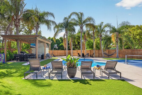 Pool, Pickleball & Putting Green Retreat
