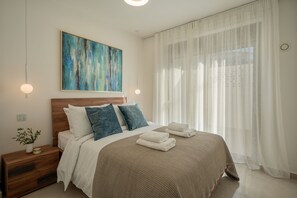 3 Schlafzimmer, Schreibtisch, Bügeleisen/Bügelbrett, Reisekinderbett