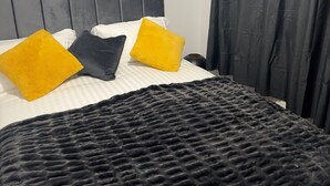 2 bedrooms, WiFi (free), bed sheets