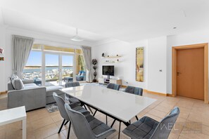 Dining room - WelHome - Breathtaking 1BR Apartment Shoreline The Palm  (Dubai)