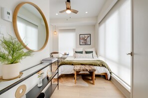 3 bedrooms, Internet, bed sheets - Townhome in the heart of Silverthorne! Walk to everything! (Silverthorne)