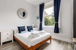 2 bedrooms, iron/ironing board, WiFi, bed sheets