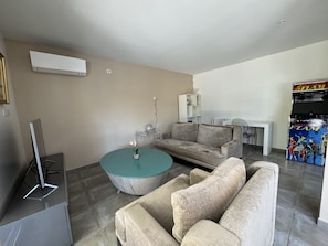 TV, DVD player - Sète, Jolie villa avec piscine à 5 mn des plages (Sète)